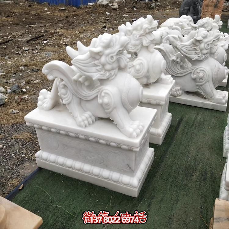 汉白玉貔貅雕塑，门口装饰打造质感庭院