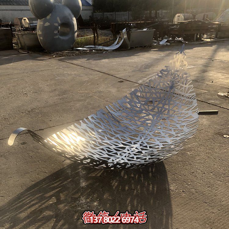 不锈钢金属镂空树叶雕塑摆件