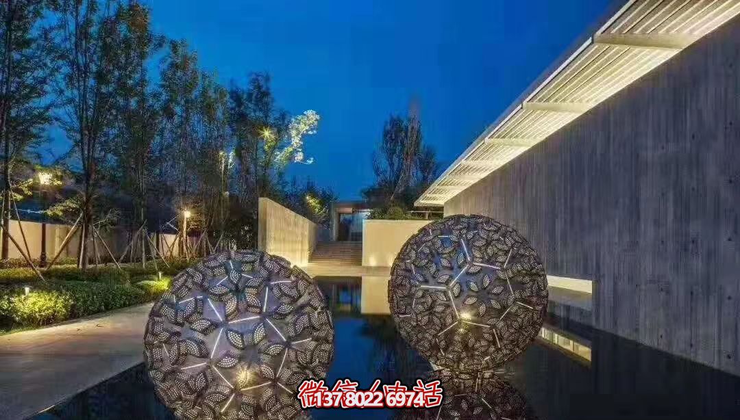 酒店温泉不锈钢照明镂空球雕塑