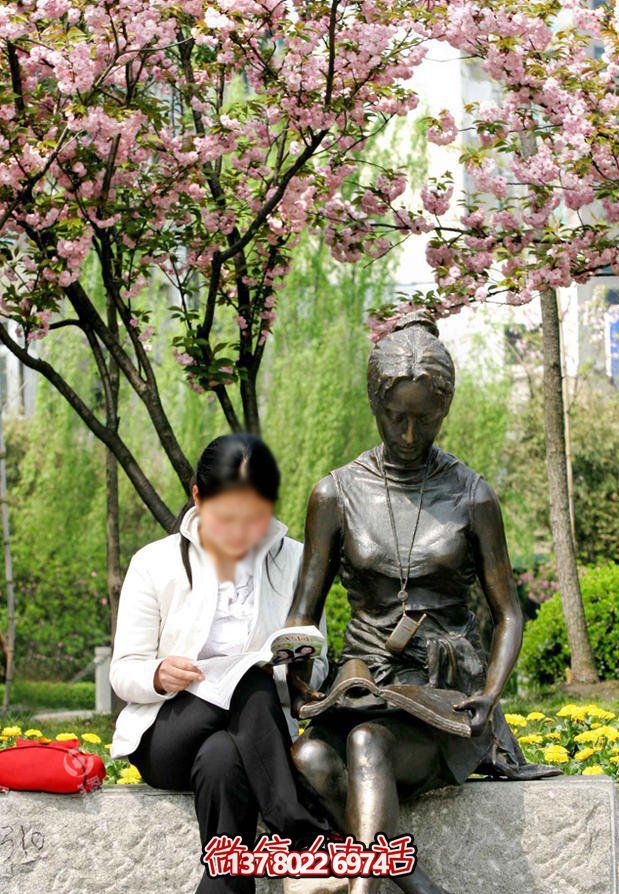 公园铜雕石凳上女孩的读书雕塑 公园铜雕石凳上女孩的读书雕塑