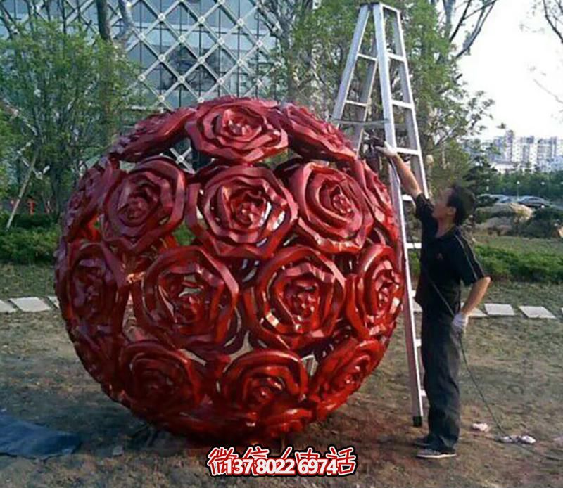 广场不锈钢玫瑰花镂空球景观雕塑 广场不锈钢玫瑰花镂空球景观雕塑