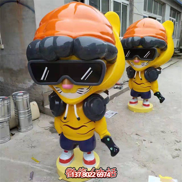 游乐园摆放卡通玻璃钢创意公仔雕塑