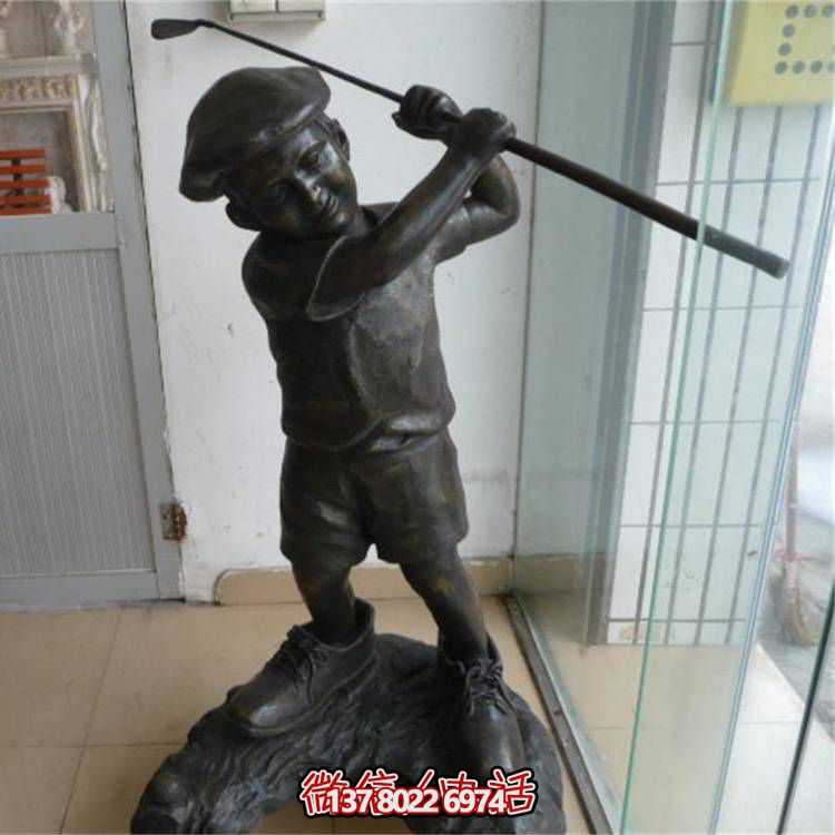 玻璃钢仿铜小孩拿高尔夫球杆小品雕塑