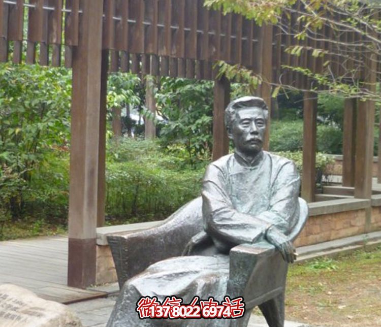 景区创意不锈钢仿铜坐着的名人鲁迅雕塑