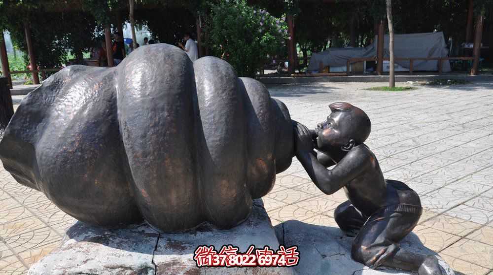 广场小男孩吹海螺铜雕吹奏雕塑 广场小男孩吹海螺铜雕吹奏雕塑
