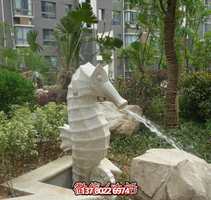 公园里摆放的可以喷水的玻璃钢创意海马雕塑 公园里摆放的可以喷水的玻璃钢创意海马雕塑