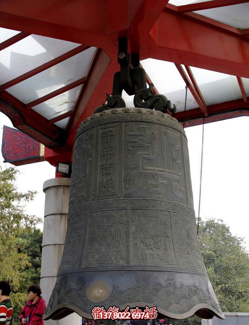 广场千年吉祥铜钟雕塑 广场千年吉祥铜钟雕塑