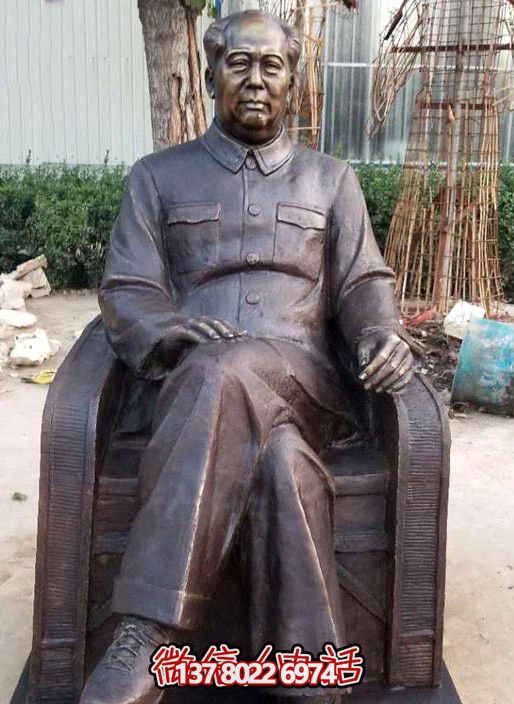景区坐在椅子上的毛主席毛泽东雕塑 景区坐在椅子上的毛主席毛泽东雕塑