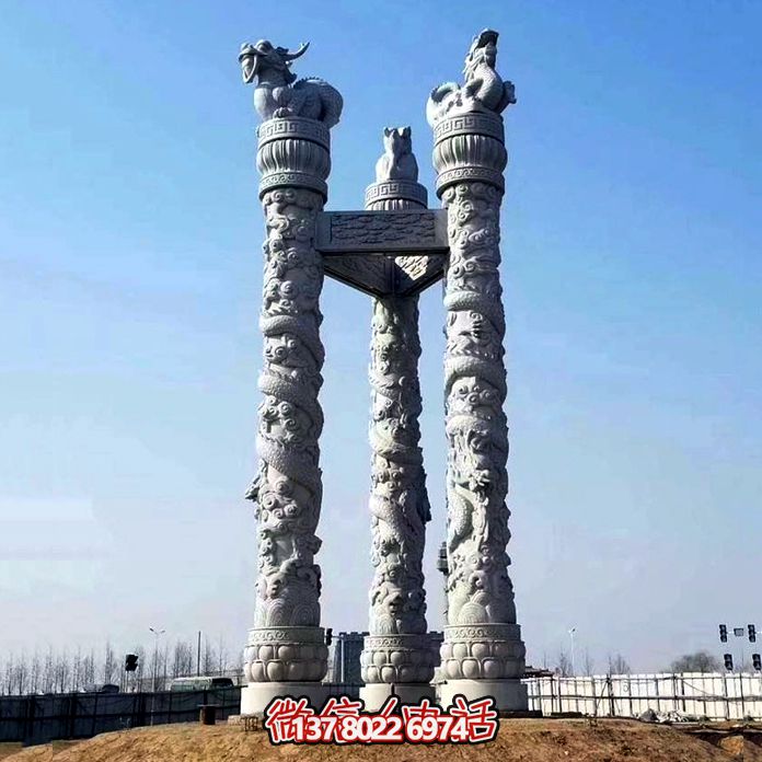 公园广场三柱鼎立龙纹华表石雕 公园广场三柱鼎立龙纹华表石雕