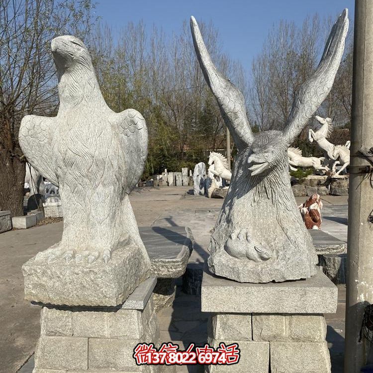 公园摆放两只抽象石雕老鹰雕塑 公园摆放两只抽象石雕老鹰雕塑