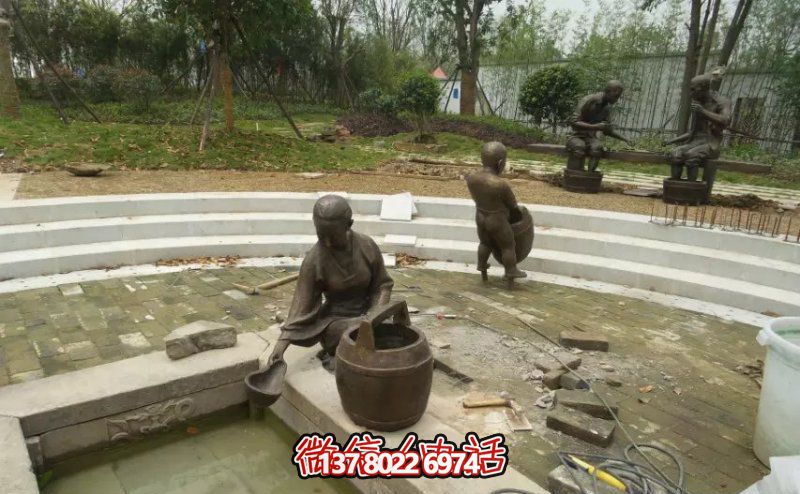 公园湖边摆放泡脚下棋景观人物铜雕 公园湖边摆放泡脚下棋景观人物铜雕