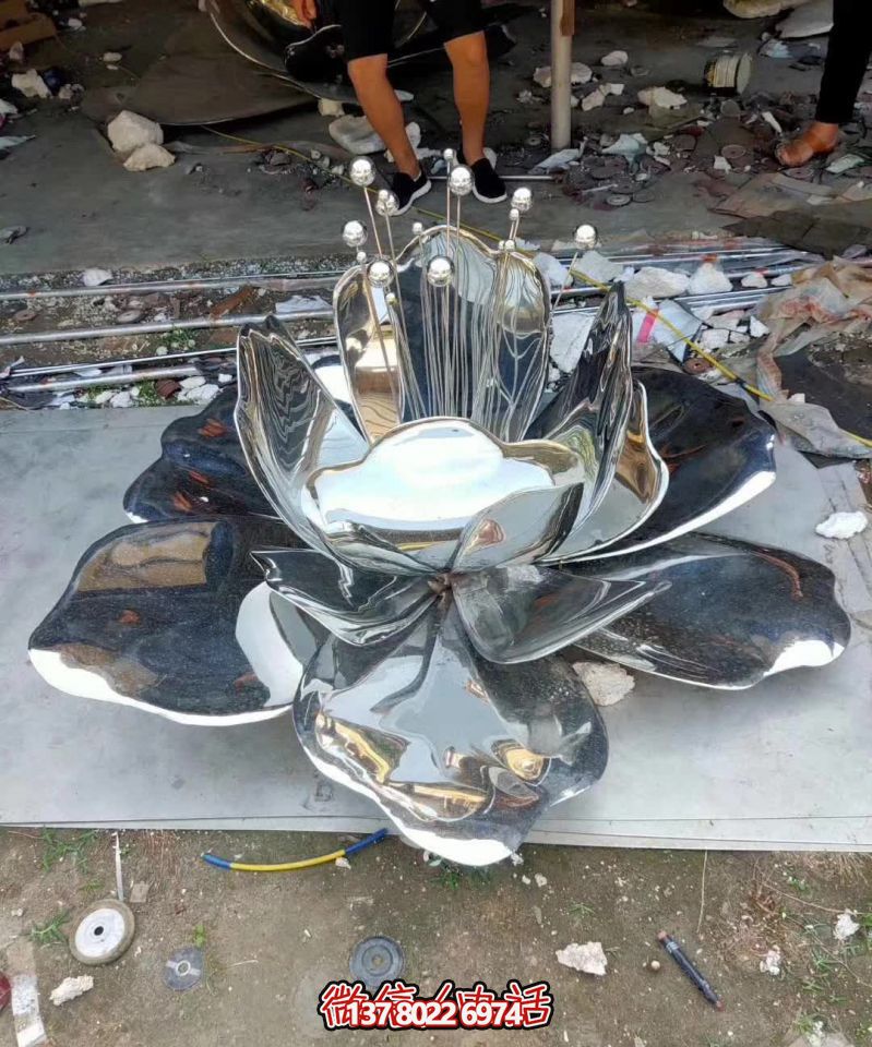 广场抽象不锈钢园林镜面水仙花花朵雕塑 广场抽象不锈钢园林镜面水仙花花朵雕塑