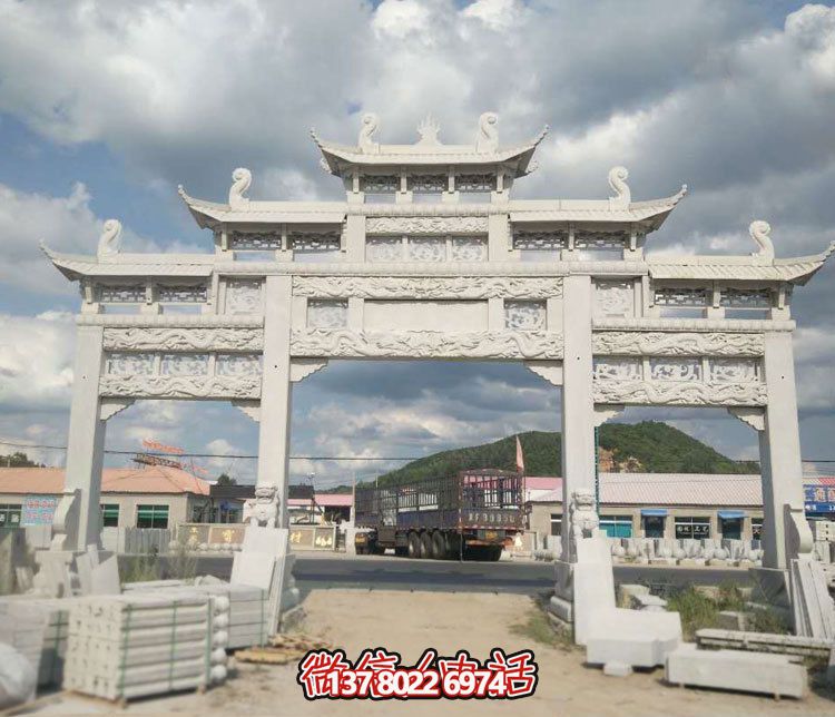 村庄道路街边三门五楼大理石牌坊石雕 村庄道路街边三门五楼大理石牌坊石雕