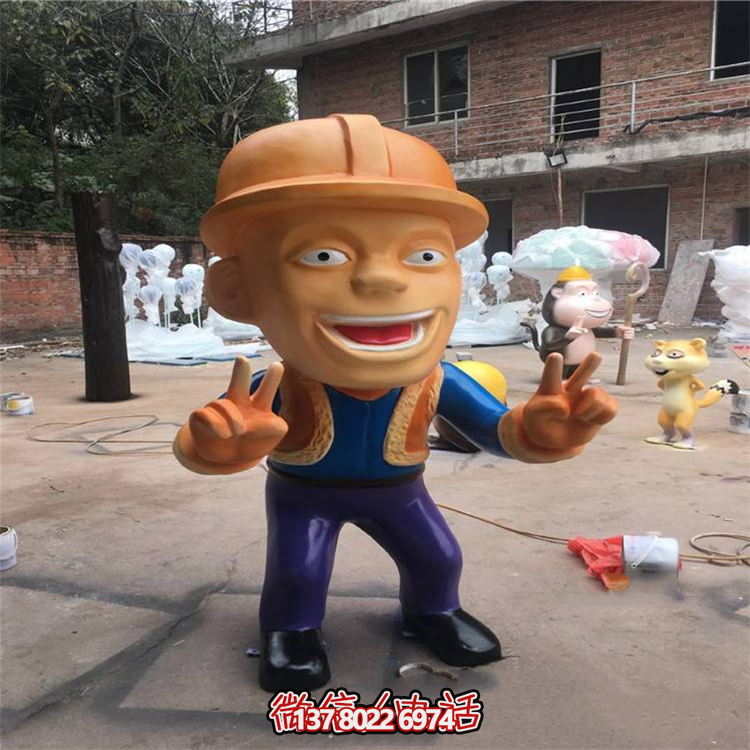 光头强玻璃钢雕塑，比v的光头强