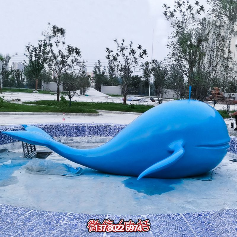 街道摆放的玻璃钢喷漆鲸鱼雕塑