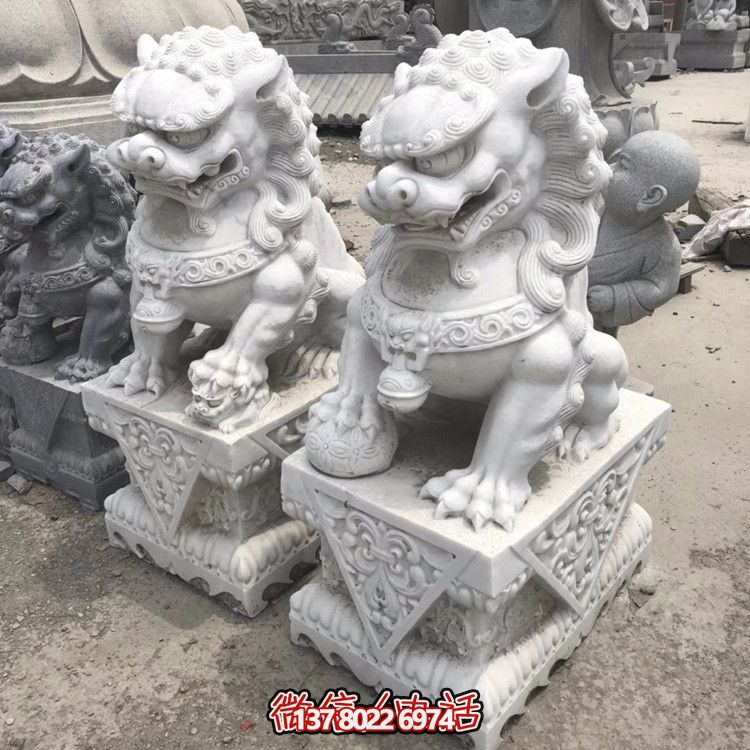 寺院汉白玉石雕大门口看护的石狮子雕塑 寺院汉白玉石雕大门口看护的石狮子雕塑