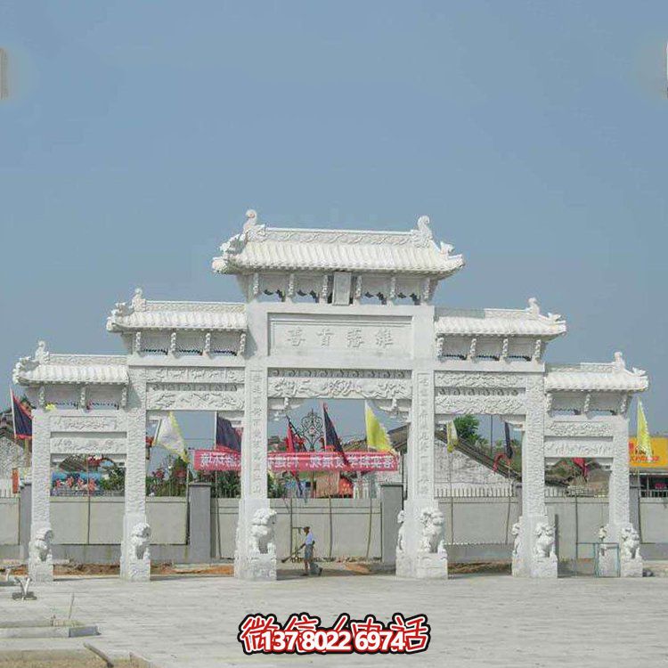 村庄广场摆放大理石雕刻牌楼牌坊