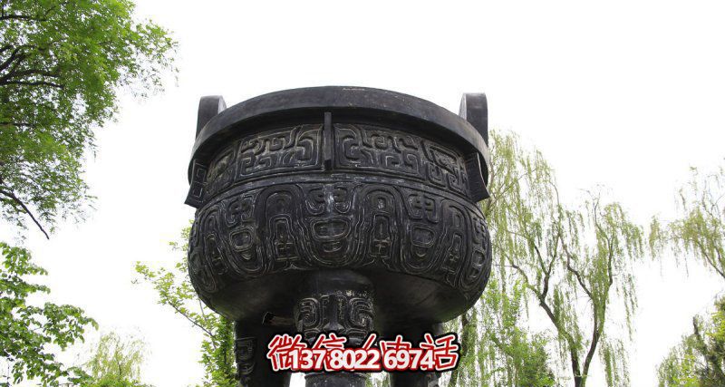 广场创意仿古做旧鼎雕塑