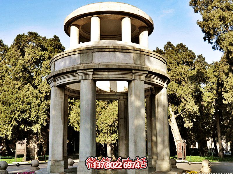 森林公园草坪摆放简易罗马柱楼顶凉亭