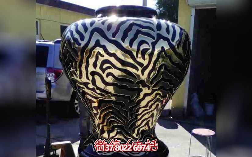 酒店花园摆放鎏金工艺玻璃钢花瓶雕塑