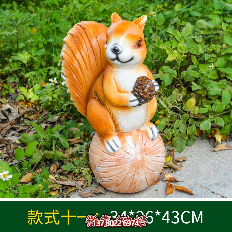 户外街道一只抱着松子的玻璃钢松鼠雕塑 户外街道一只抱着松子的玻璃钢松鼠雕塑