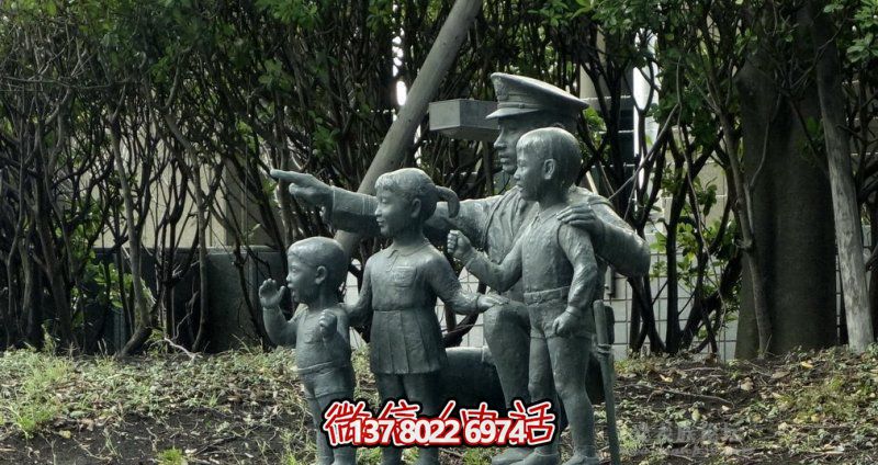 公园铜雕小朋友和解放军雕塑 公园铜雕小朋友和解放军雕塑