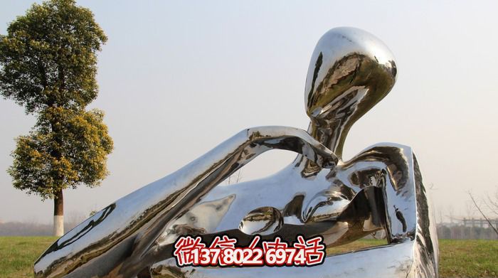 广场不锈钢手托下巴的抽象女孩雕塑 广场不锈钢手托下巴的抽象女孩雕塑
