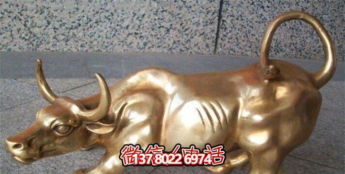 室内摆放的金色卷尾巴的玻璃钢创意华尔街牛 室内摆放的金色卷尾巴的玻璃钢创意华尔街牛