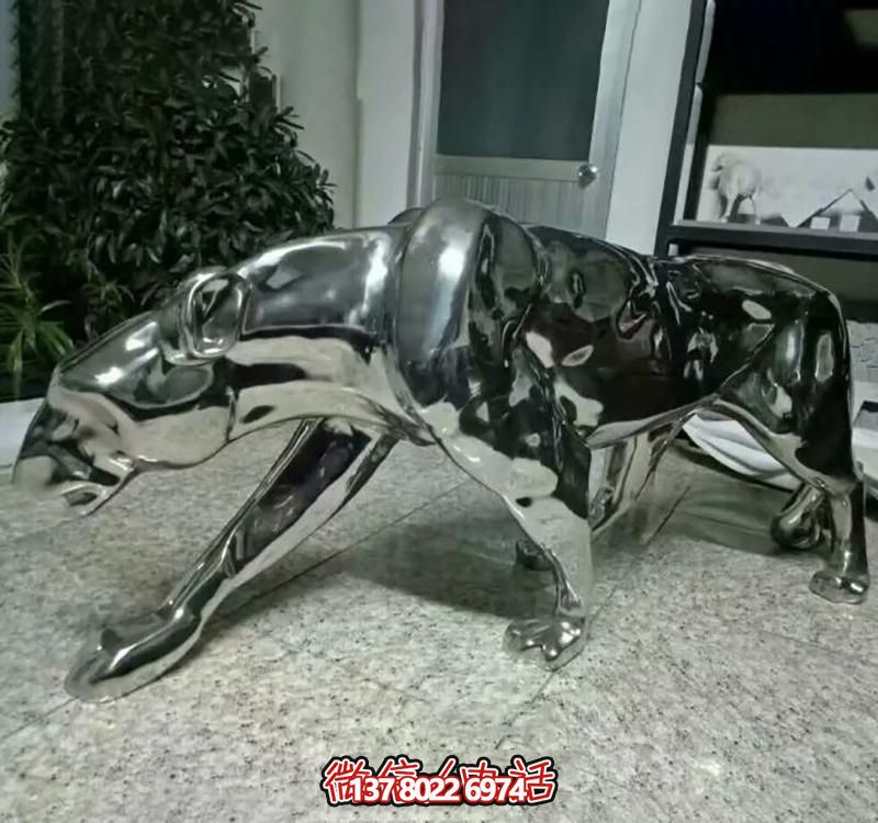 不锈钢镜面抛光拉丝行走中的金钱豹雕塑 不锈钢镜面抛光拉丝行走中的金钱豹雕塑
