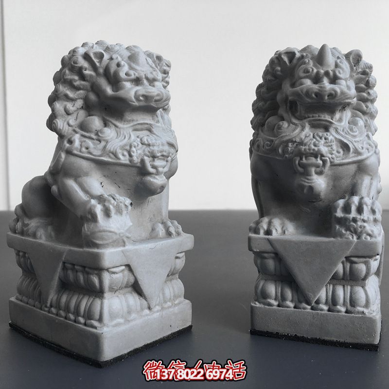 青石石雕一对看门的石狮子雕塑 青石石雕一对看门的石狮子雕塑