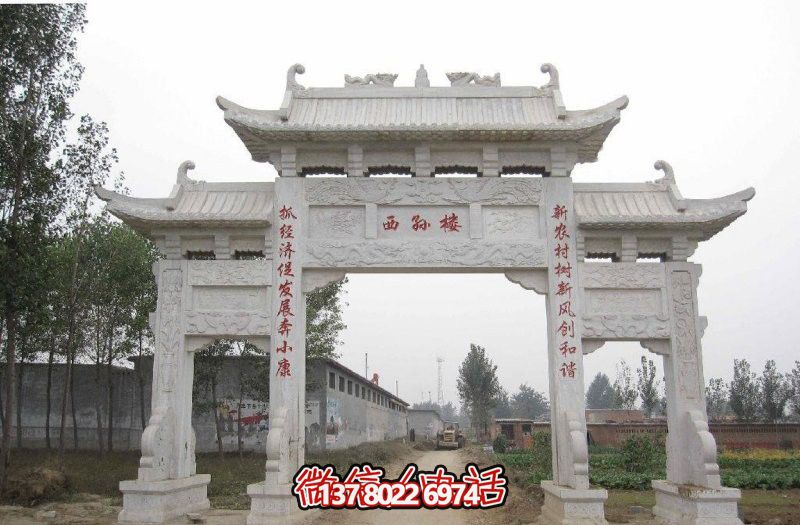 村口摆放三门雕刻双龙戏珠牌坊石雕 村口摆放三门雕刻双龙戏珠牌坊石雕