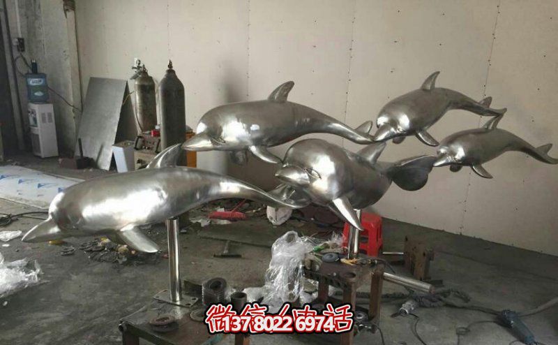 街边一群游玩的不锈钢海豚雕塑 街边一群游玩的不锈钢海豚雕塑
