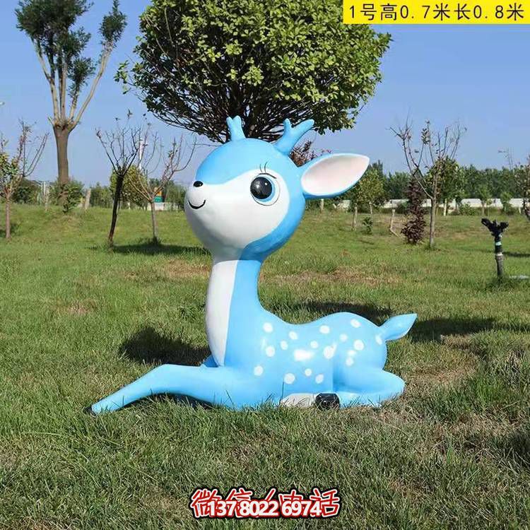 草地摆放玻璃钢卡通趴姿小鹿雕塑