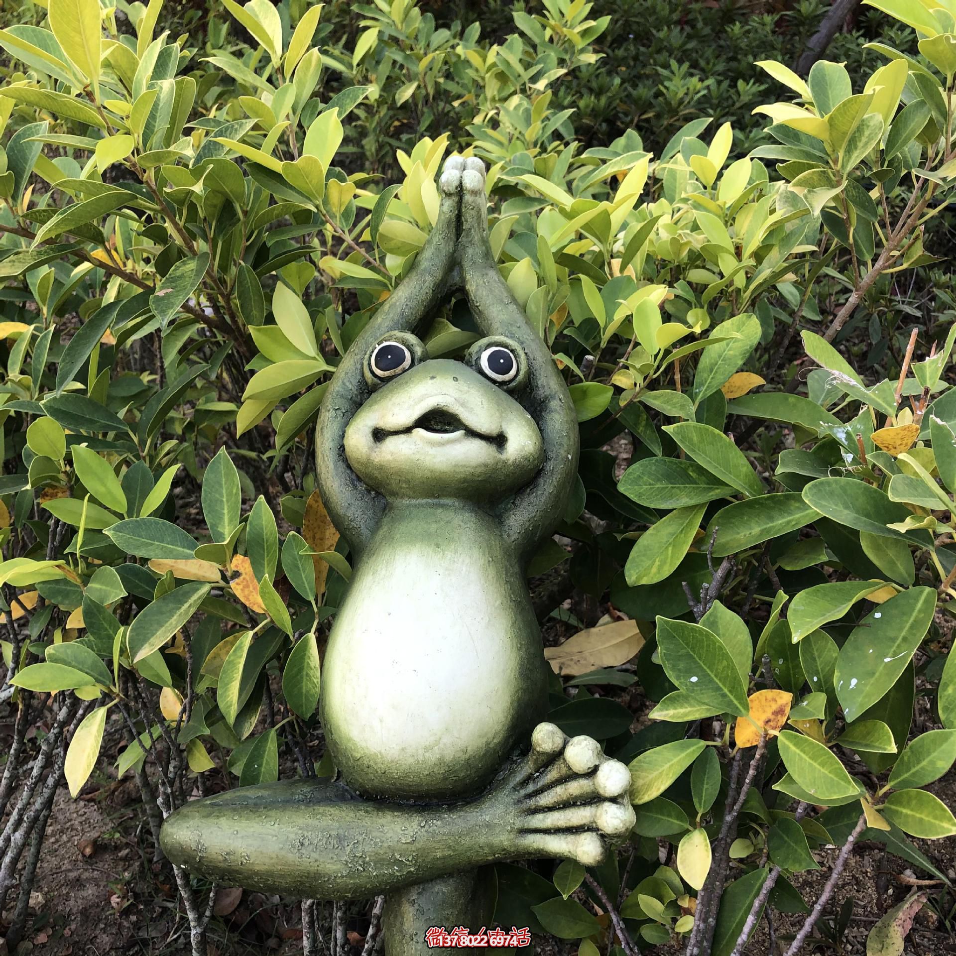 景区玻璃钢个性青蛙雕塑 景区玻璃钢个性青蛙雕塑