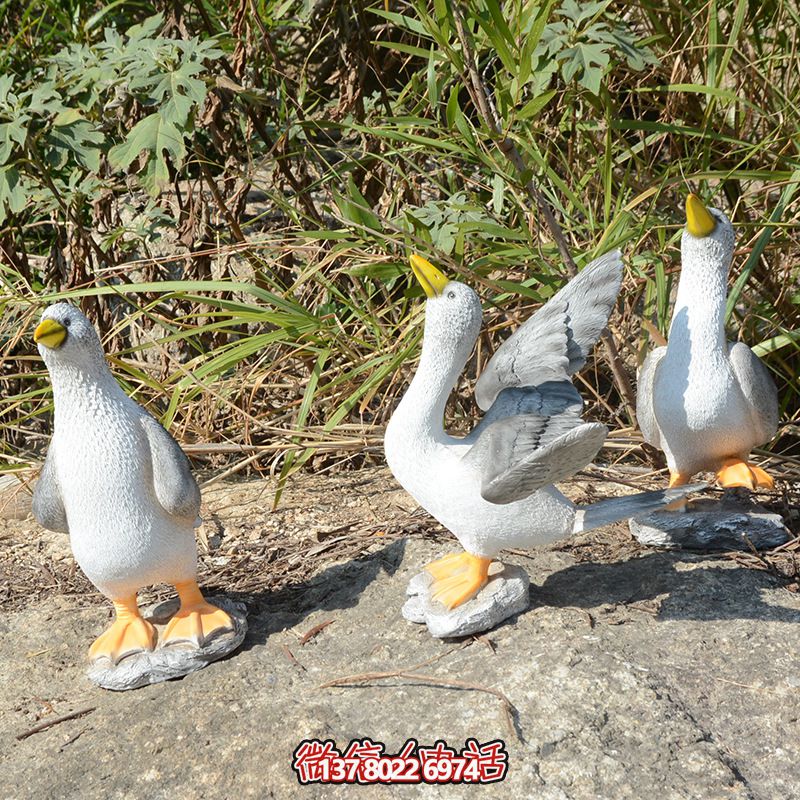 草坪池塘玻璃钢树脂抬头的鸽子雕塑