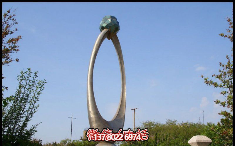 庭院园林几何绿色宝石不锈钢戒指雕塑 庭院园林几何绿色宝石不锈钢戒指雕塑