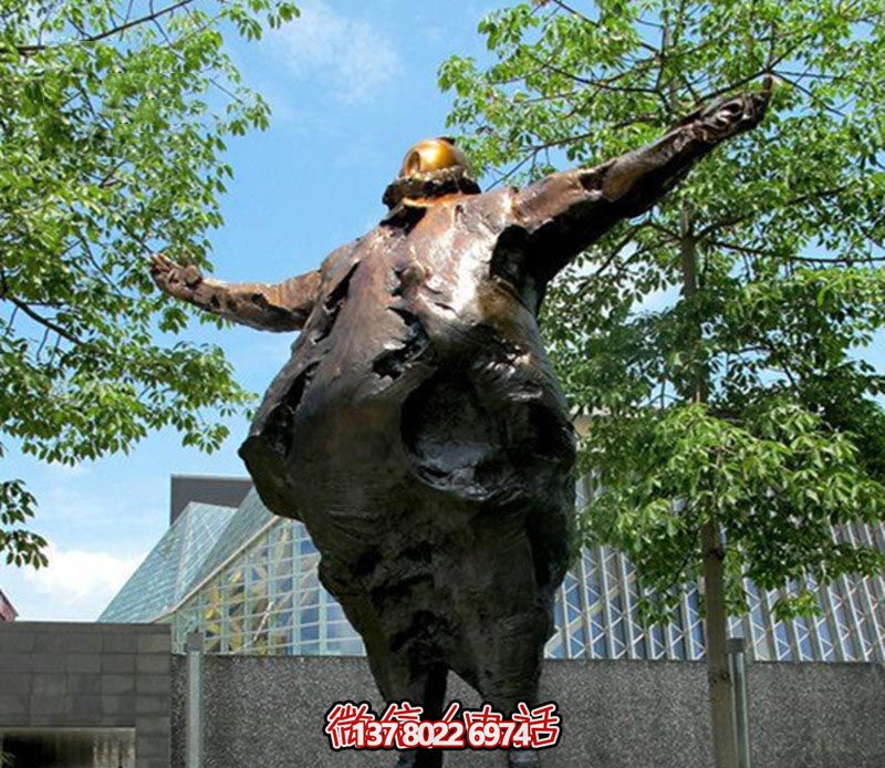 广场抽象西方人物铜雕大声唱雕塑 广场抽象西方人物铜雕大声唱雕塑