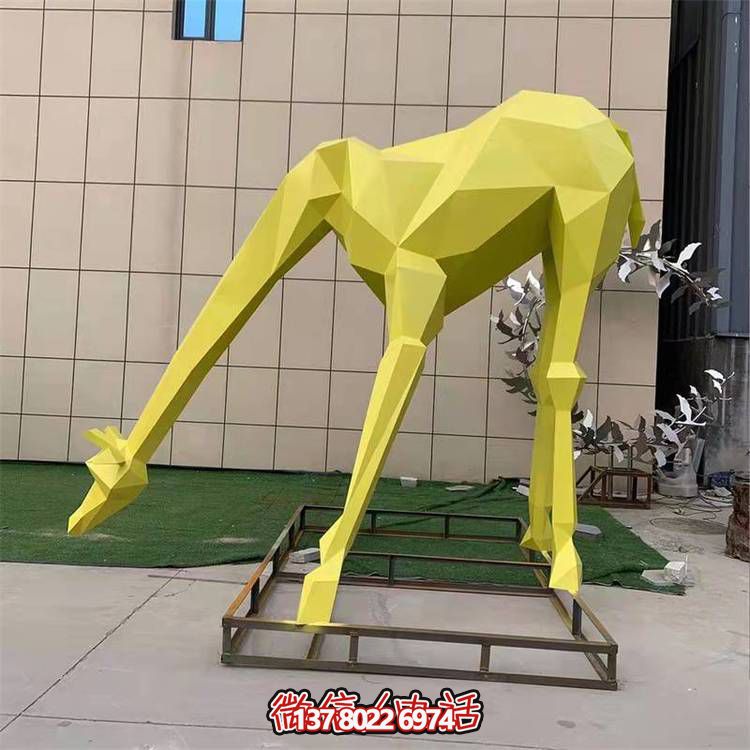 户外草坪不锈钢几何黄色长颈鹿雕塑