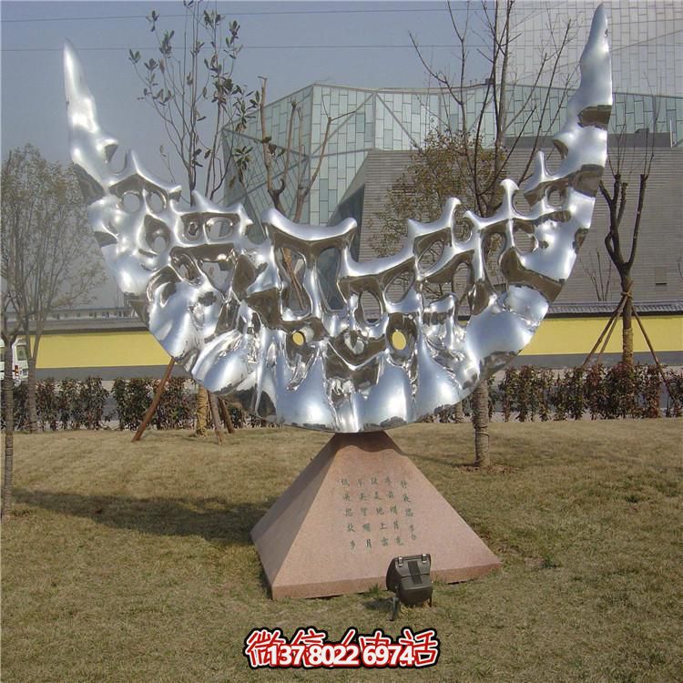 不锈钢创意景观月亮雕塑