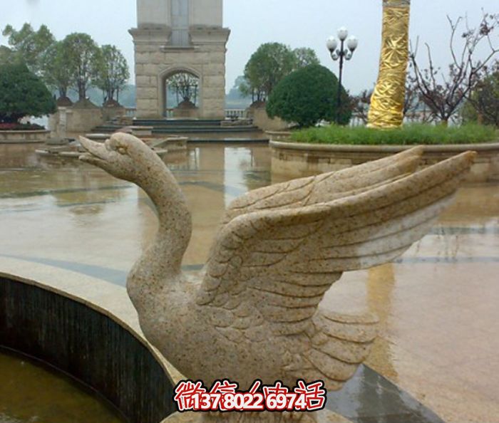 湖边海边黄蜡石锻造的飞翔天鹅雕塑 湖边海边黄蜡石锻造的飞翔天鹅雕塑