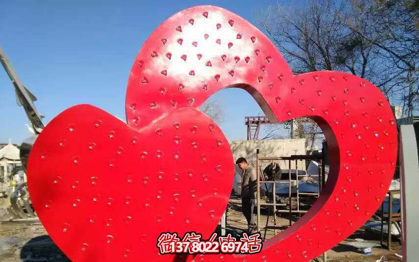 玻璃钢抽象红色爱心雕塑 玻璃钢抽象红色爱心雕塑