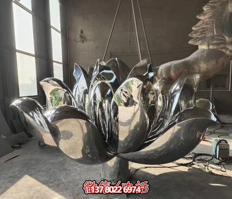 不锈钢镜面大型喷泉景观莲花雕塑