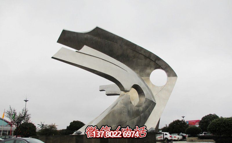 景区两只简约抽象不锈钢鱼雕塑