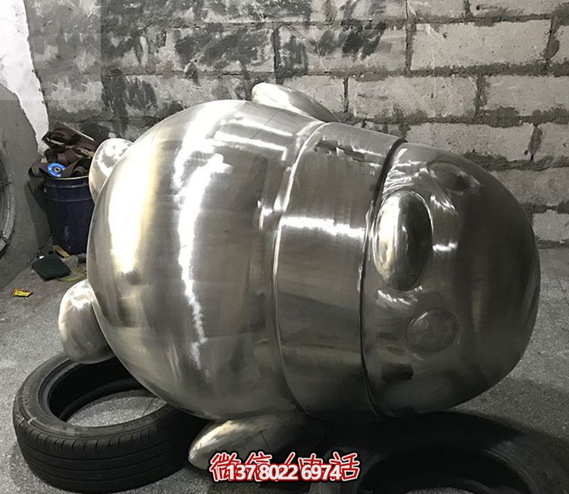 不锈钢白钢镜面躺倒的企鹅雕塑 不锈钢白钢镜面躺倒的企鹅雕塑