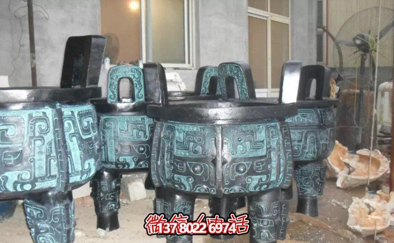 城市街道仿古做旧青铜鼎雕塑 城市街道仿古做旧青铜鼎雕塑