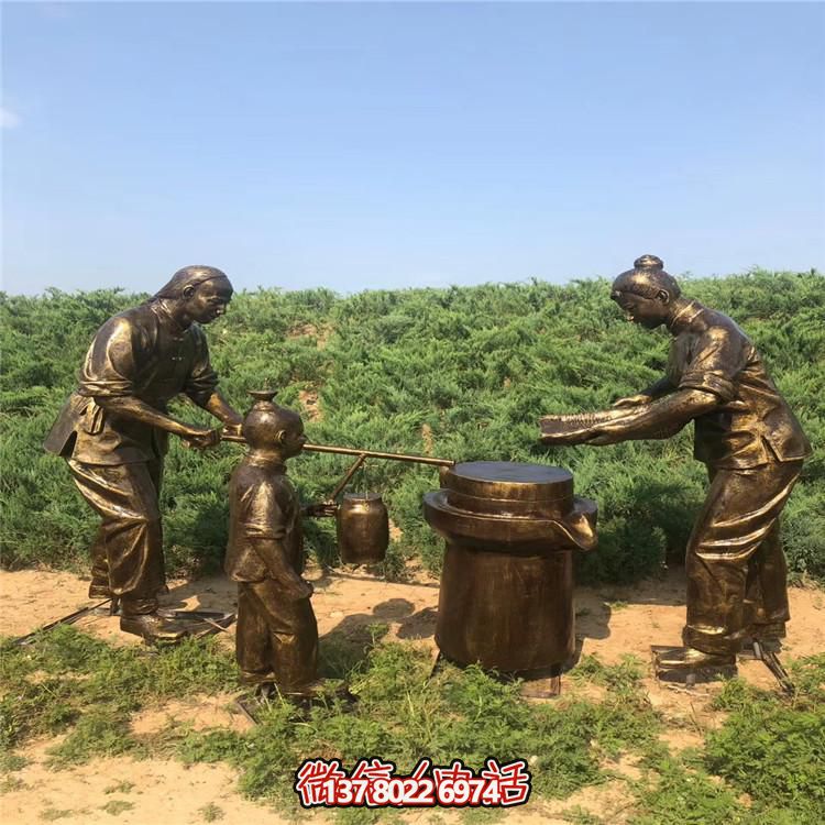 玻璃钢仿铜一家三口推石磨豆步行街民俗情景小品雕塑