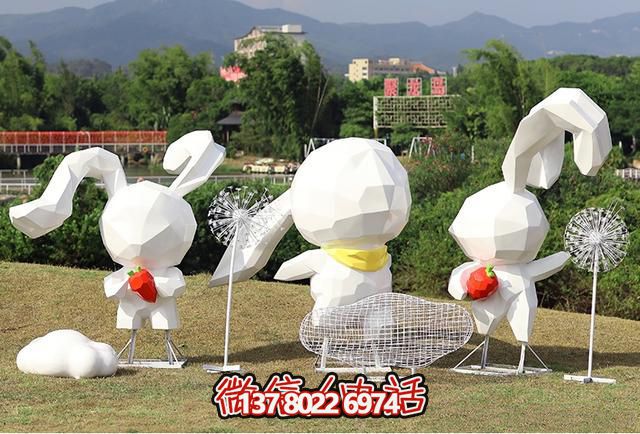 不锈钢块面雕塑——网红雕塑，造型新颖，富有活力。